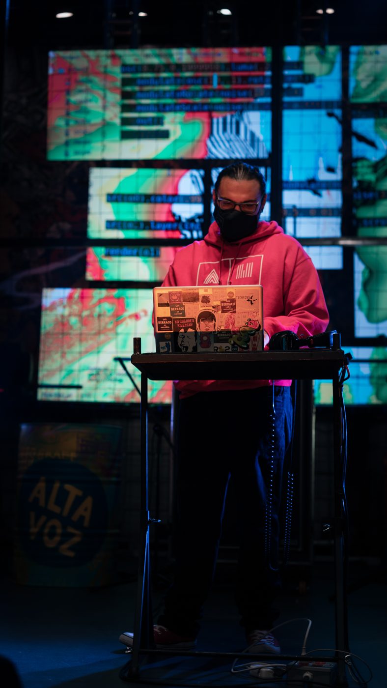 Diego Molina Quintero en una presentación de live coding